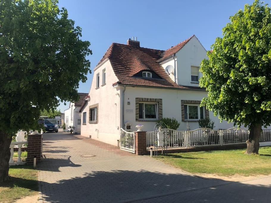 Cozy Unterkunft Im Spreewald Nahe Tropical Islands Golßen Bagian luar foto